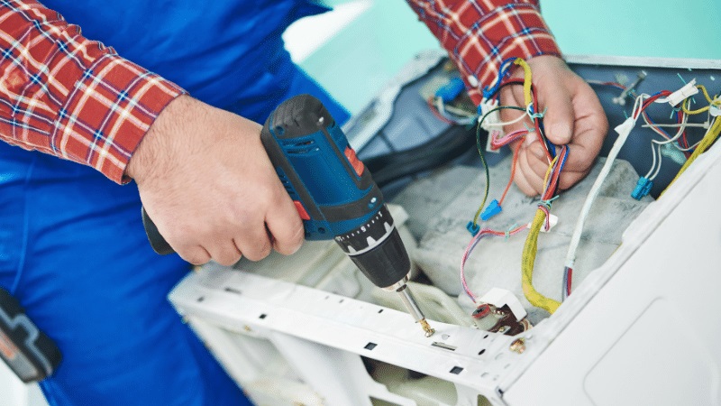 Şehzadeler Teka Teka çamaşır makinesi kart tamiri – Su almama arızası orijinal parça ile giderildi. - Teknik servis örneği